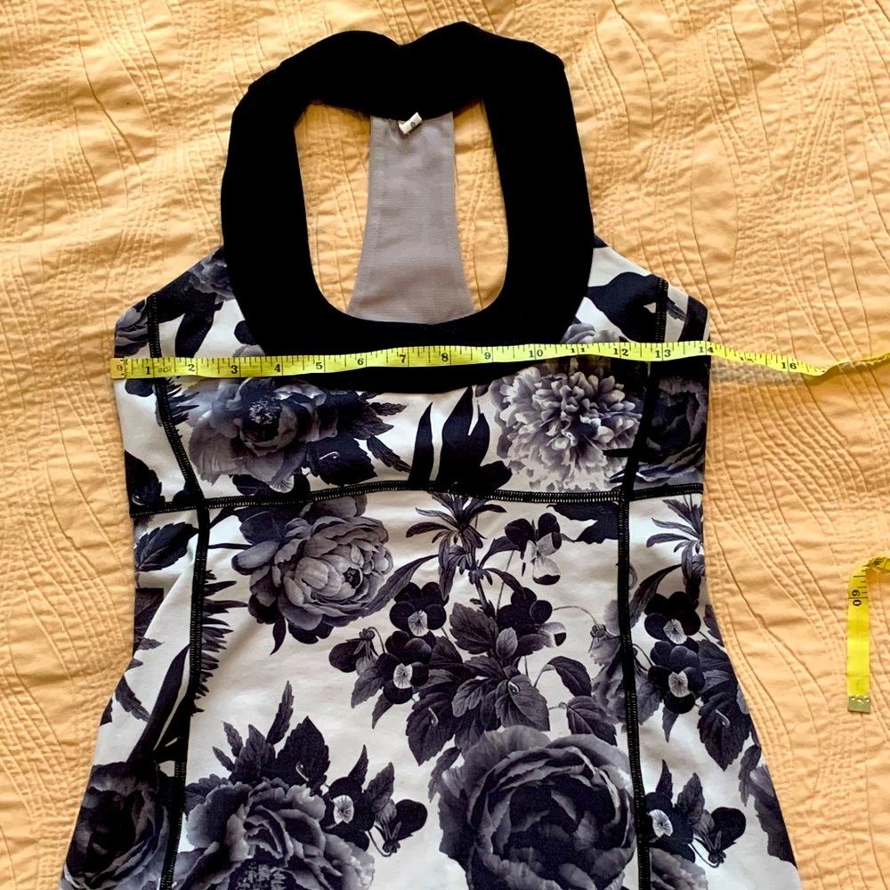 Lululemon black and white flowers top